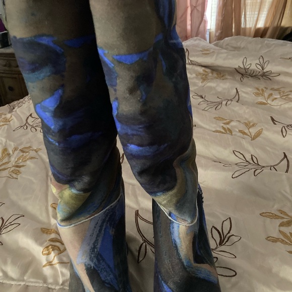 Uggs - Picture 4 of 14